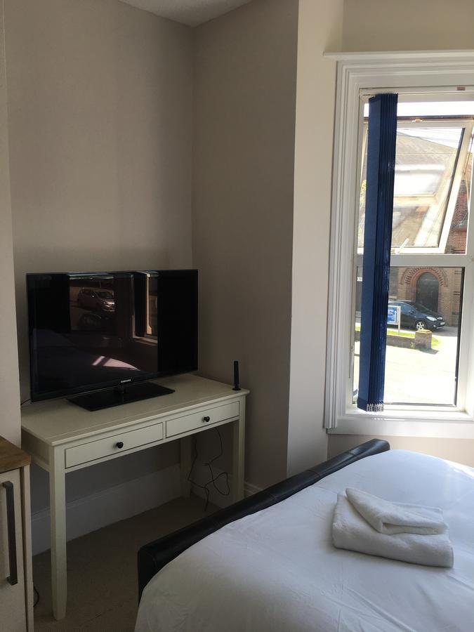 Elris Essex House Hotel Клактън он Сий Екстериор снимка