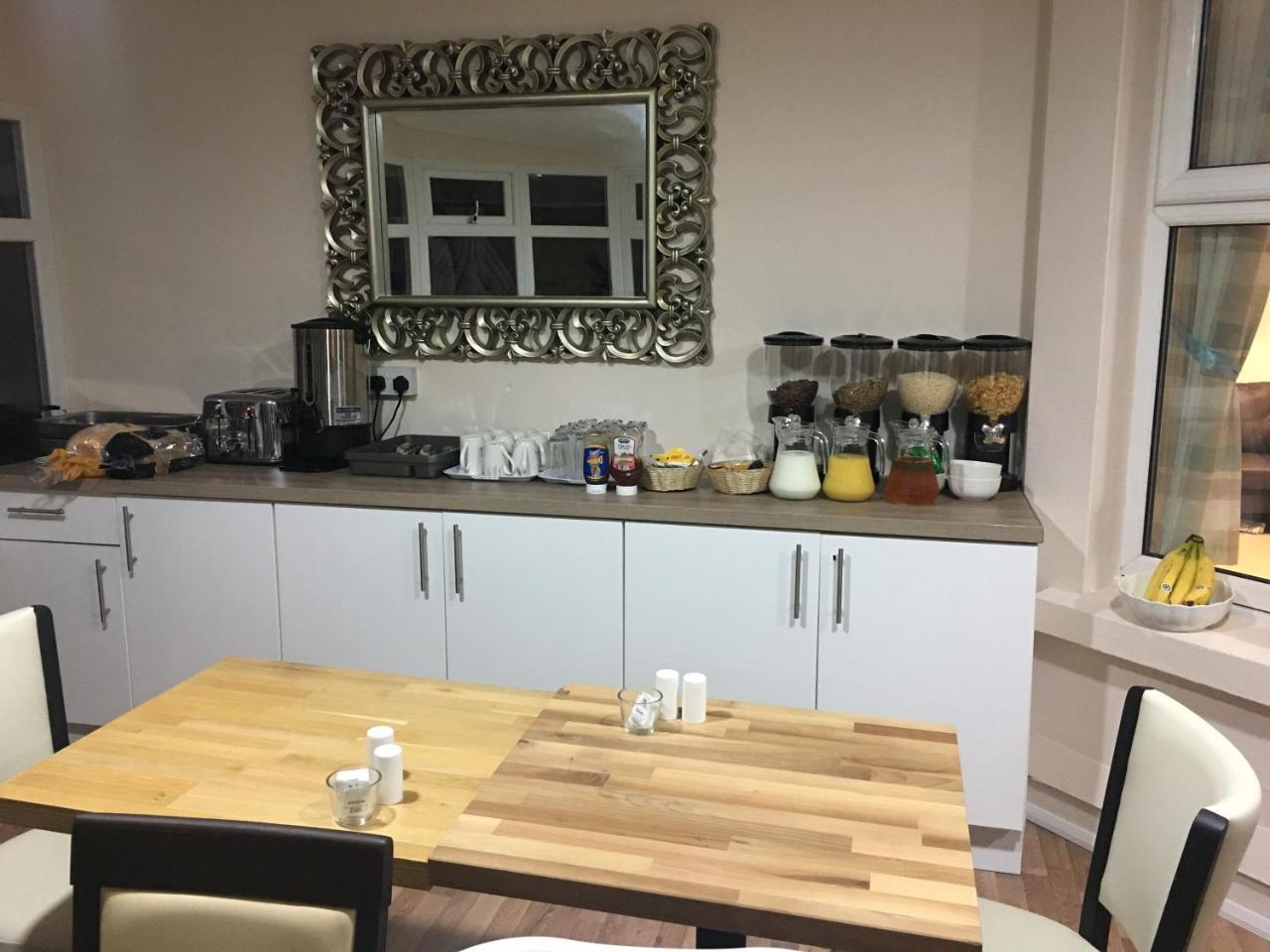 Elris Essex House Hotel Клактън он Сий Екстериор снимка